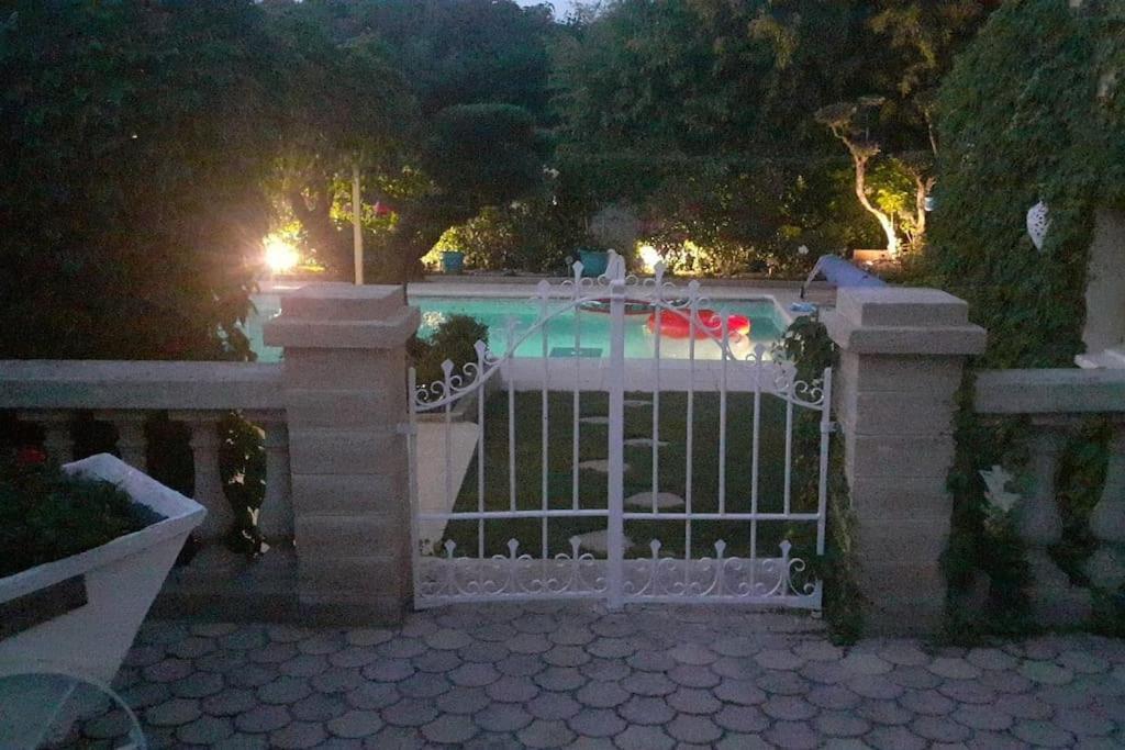 Apartamento Le Jardin De Mae Bouc-Bel-Air Exterior foto